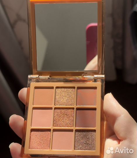 Палетка теней huda beauty