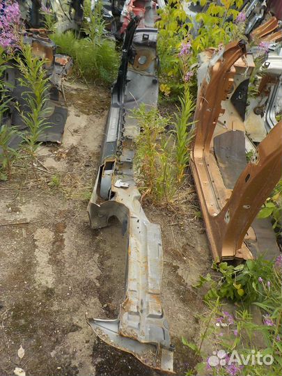 Боковина кузова peugeot 206 левая