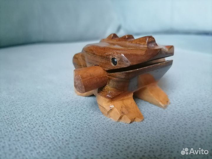 Гуиро лягушка перкуссия инструмент (Боливия)