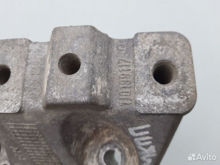 Кронштейн кпп Skoda Octavia A4