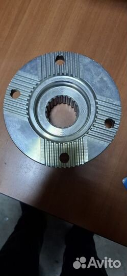 Фланец выходного вала см Iveco Trakker