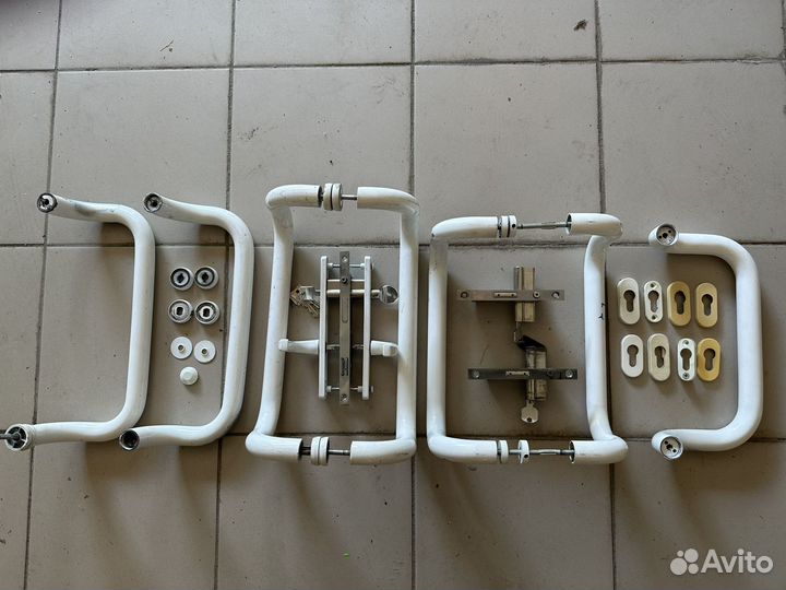 Ручка скоба и замок для пластиковых дверей