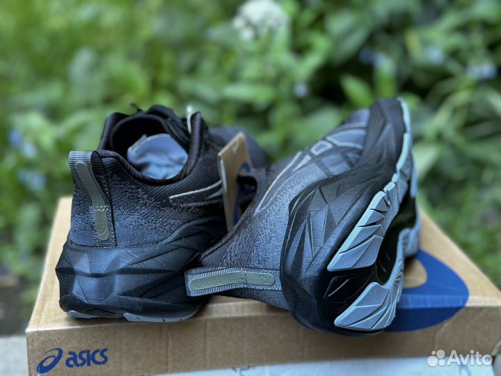 Кроссовки беговые Asics Novablast 4