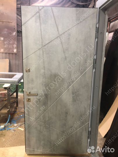 Трехконтурная дизайнерская входная дверь