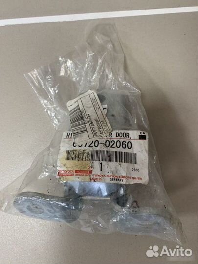 Петля двери передняя левая Toyota Rav4