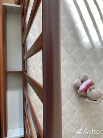 Детская кроватка с маятником