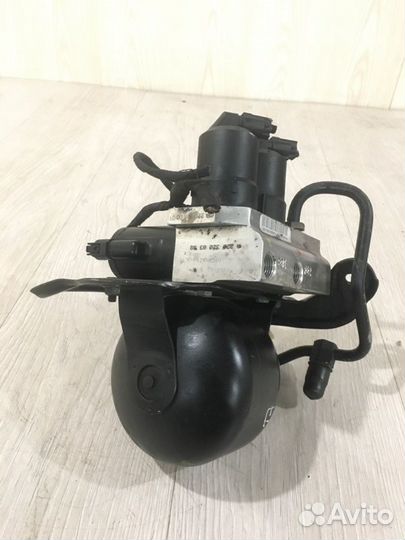 Блок клапанов гидроподвески Mercedes Benz S500L