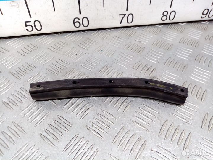 Б/У Уплотнитель капота#001