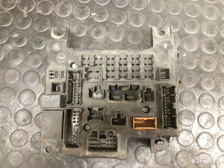 Блок предохранителей Mitsubishi Outlander XL