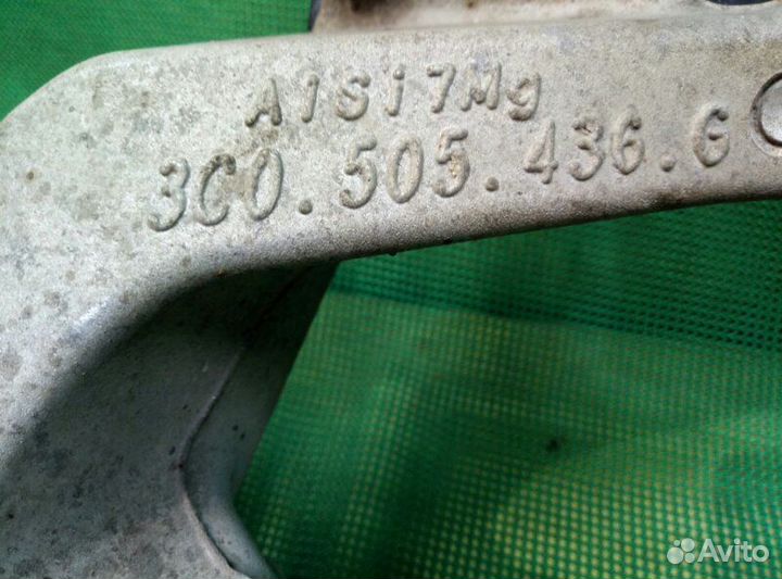 Кулак поворотный задний правый Audi Q3 Quattro 8UB