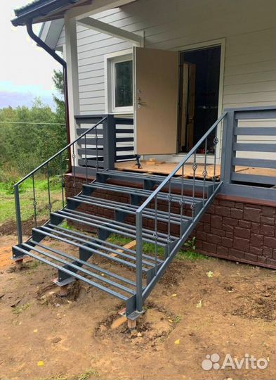 Лестница для коттеджа на заказ