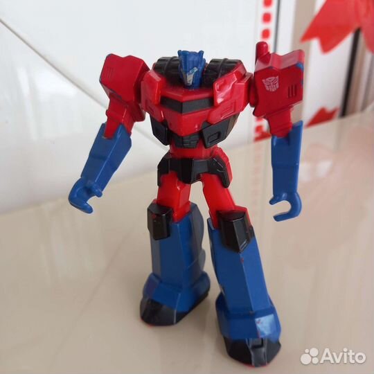 Робот Оптимус Прайм из Макдоналдса