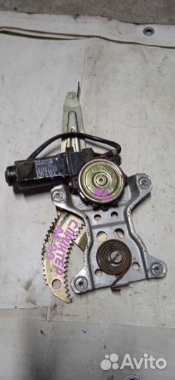 Стеклоподъемник задний левый Toyota Sprinter AE100