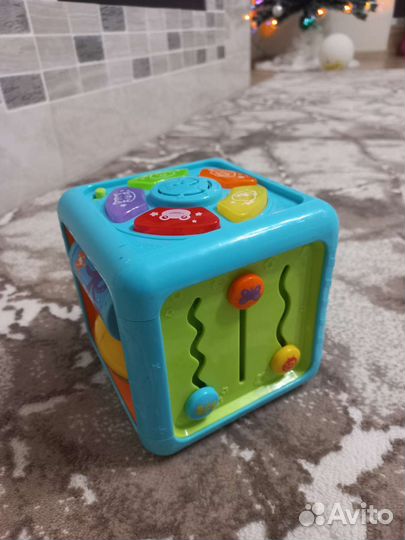 Бизиборд, развивающий кубик
