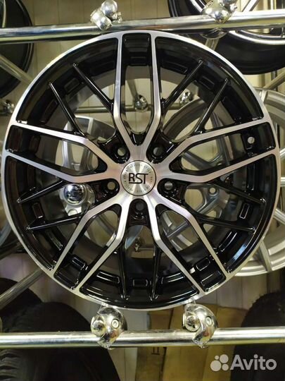 Диски R17 5x114,3 et45 d 60,1 X'trike Rst Новые