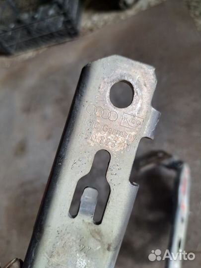 Петля капота Audi A6 C6