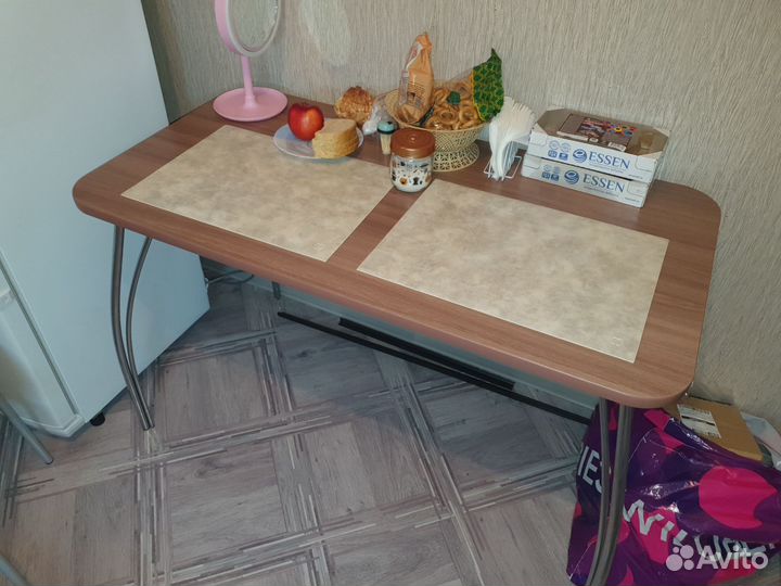 Кухонный стол