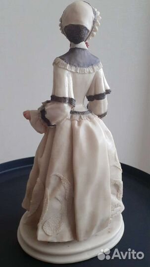 Статуэтка Дама с платочком.Образ Джейн Эйр. Италия