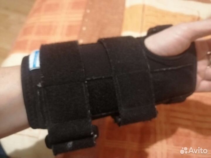 Ортез на лучезапястный сустав левый