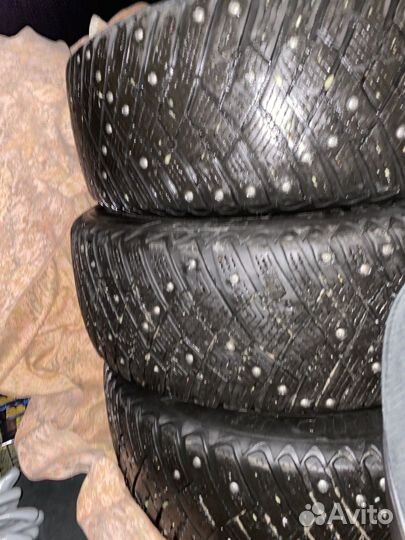 Goodyear Ultragrip Ice Arctic 205/55 R16