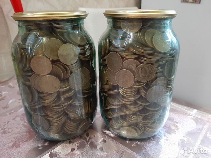 Банка с деньгами