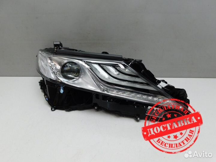 Фара правая Toyota Camry V70 8111033D71