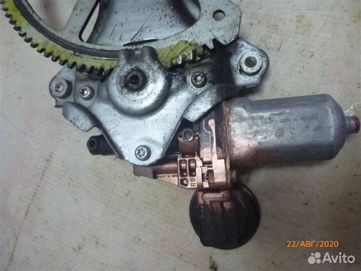 Стеклоподъемник передний правый Toyota Camry GSV40