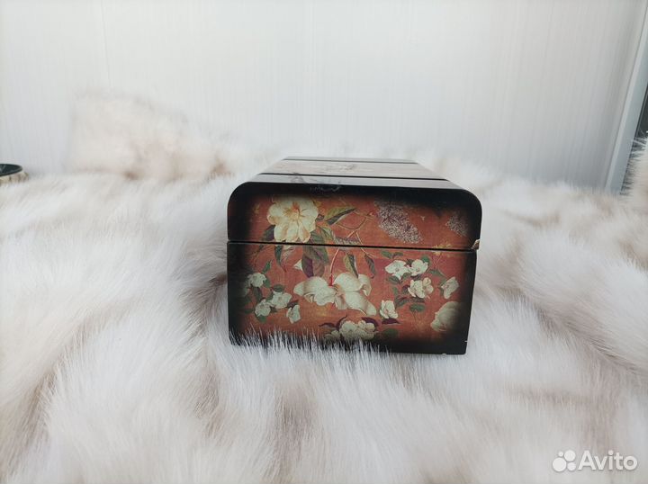 Деревянная шкатулка для украшений