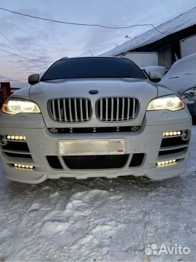 Автомобильная рамка для номера со стразами