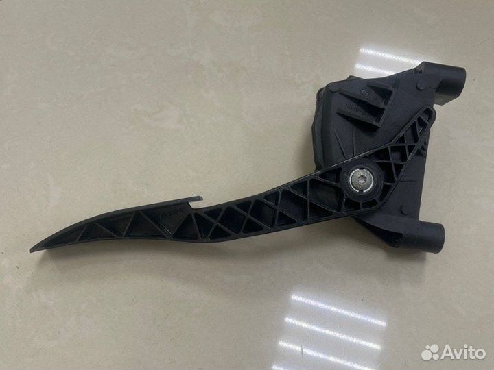 Педаль газа Opel Astra Gtc H Z16XEP 2006