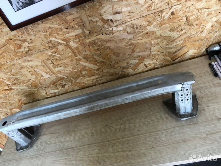 Усилитель бампера задний Toyota Corolla