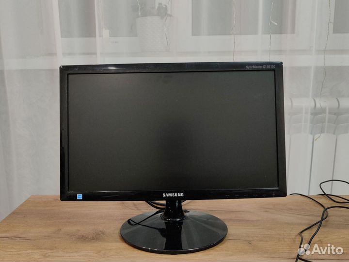 Монитор широкоформатный 19 дюймов