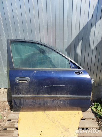 Дверь передняя правая Mitsubishi carisma
