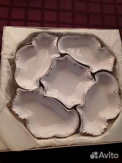 Красивая Менажница фарфоровая