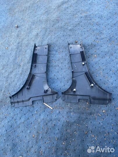 Mitsubishi Lancer 10 накладка средней стойки