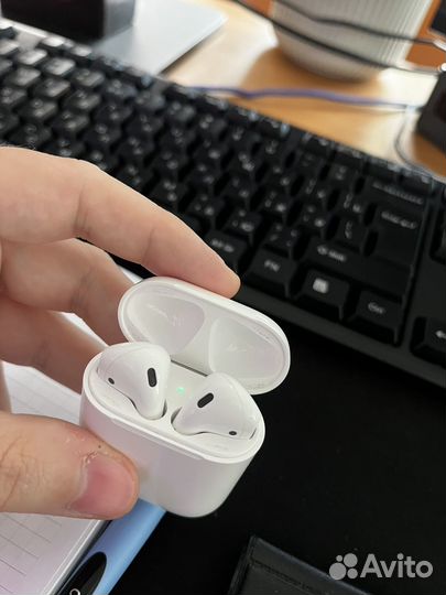 Беспроводные наушники apple airpods