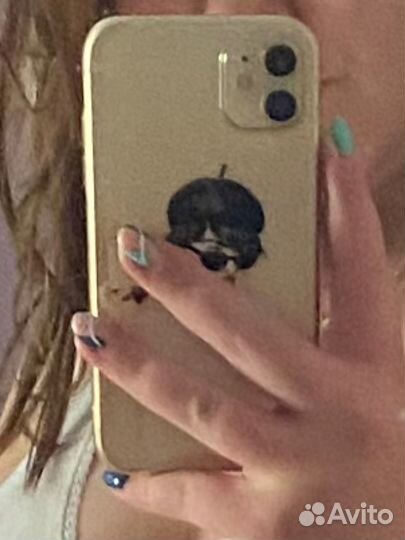 Продаю айфон 11