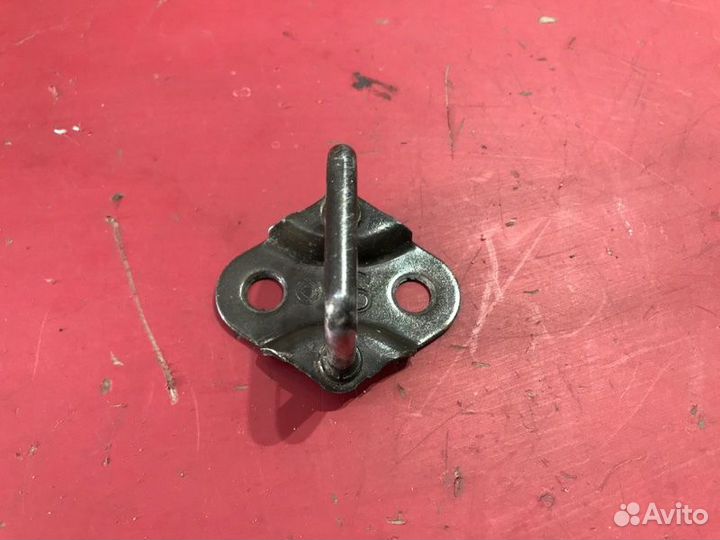 Ответная часть замка задняя Toyota Avensis Т250