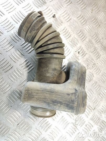 Патрубок воздушного фильтра Toyota Corolla e10