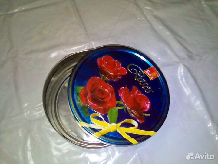 Металлические банки. Есть новогодние