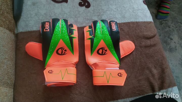 Футбольные вратарские перчатки