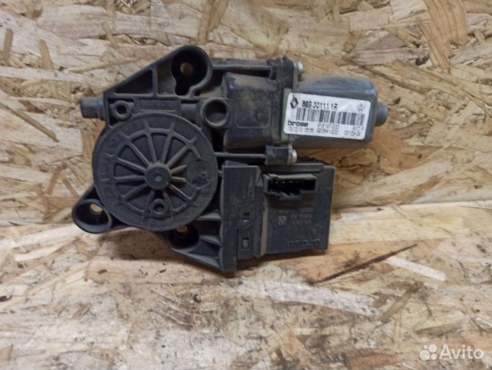 Моторчик подъемника передний правый Fluence