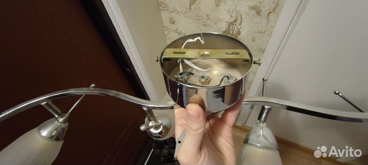 Продам люстру,в наличии 2шт