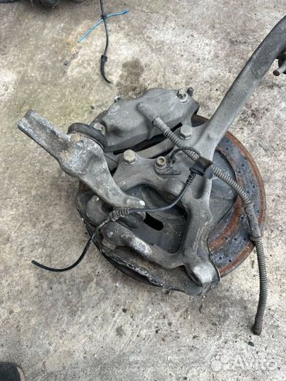 Ступица передняя левая Mercedes-Benz S-Class W221