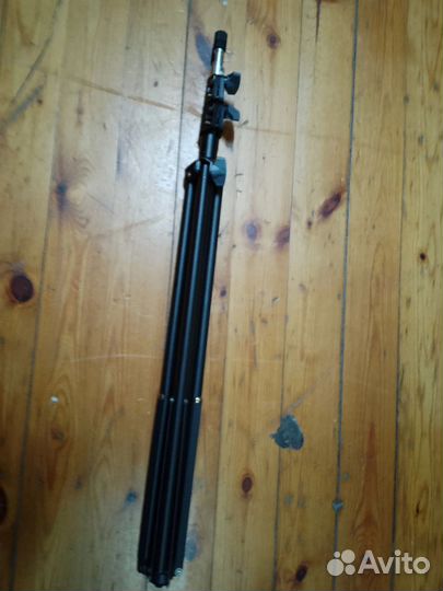 Стойка микрофонная прямая + в комплекте паук