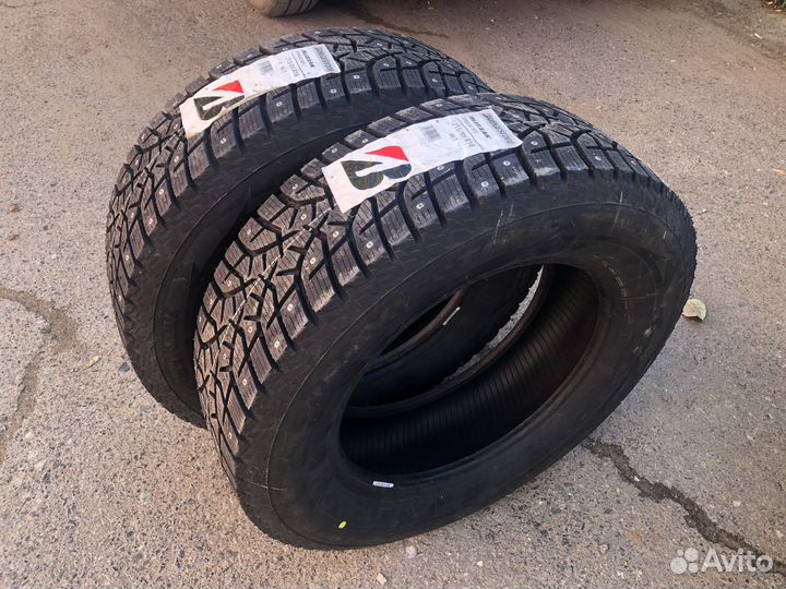 Bridgestone Blizzak Spike-02 SUV 215/65 R16 98