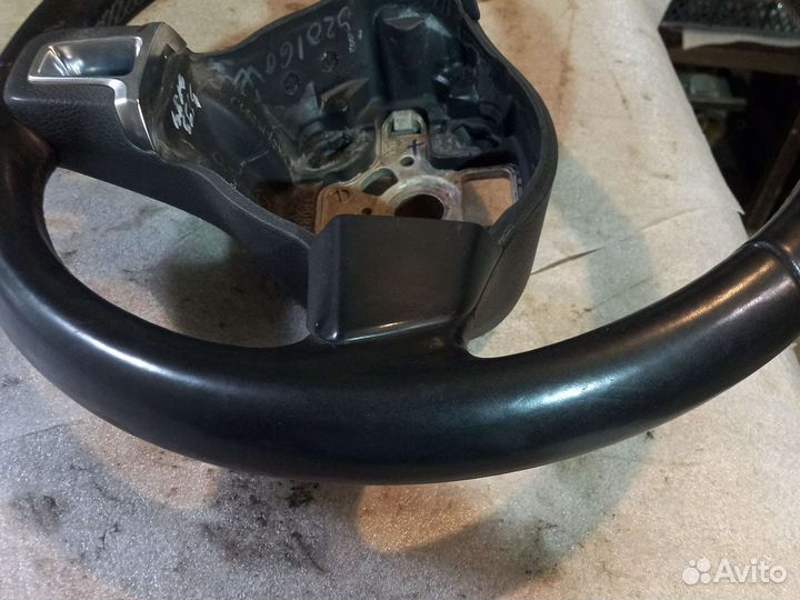 Рулевое колесо VW Tiguan 1