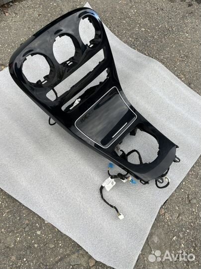 Центральная консоль Mercedes-Benz W205 X253