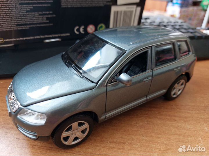 Коллекционная модель Volkswagen Touareg 1:24