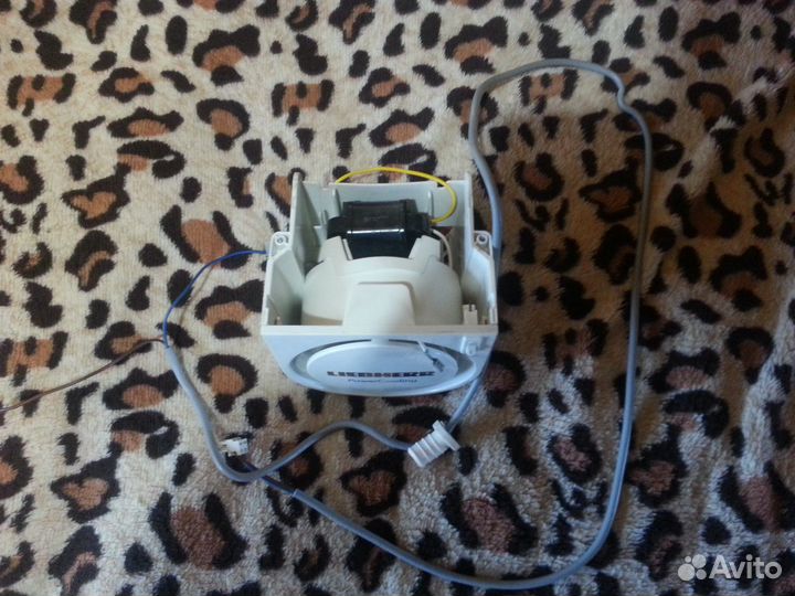 Детали от холодильника liebherr ICS 31130